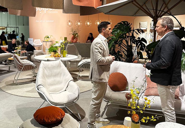 Der solpuri-Moment: Raum für Begegnung Bildaufnahme vom solpur-Stand auf der Salone del Mobile 2025